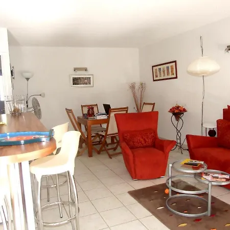 Apartment Terrasse Bleue: With Pool Frejus