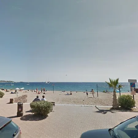 Avec Terrasse A Frejus, 70 M², Piscine Partagee *