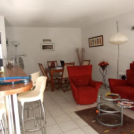 Avec Terrasse à Fréjus, 70 M², Piscine Partagée Fréjus