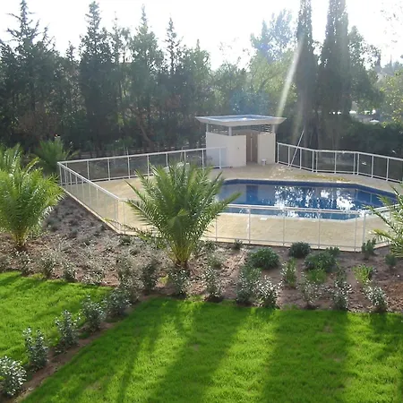 Terrasse Bleue: With Pool Apartment