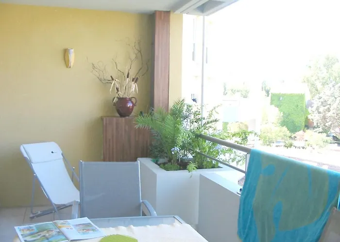 Avec Terrasse A Frejus, 70 M², Piscine Partagee Fréjus
