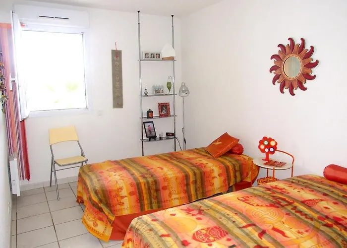 Avec Terrasse A Frejus, 70 M², Piscine Partagee *