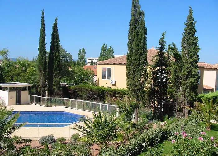 Avec Terrasse A Frejus, 70 M², Piscine Partagee * Fréjus